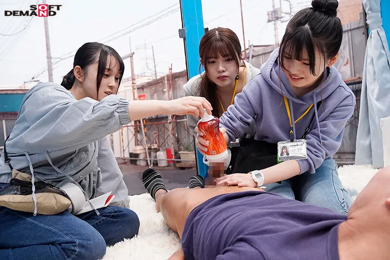 【新山ちなつ 日野りこ 水月ありす】SOD女子社員 まだ撮影現場に行ったことない制作部新卒ちゃん3人のマジックミラー号逆ナンパ研修！ 男性器サイズ調査の為、恥ずかしながらち●ぽ測定！勃起が収まらなくて困っている男性を放っておけず、 あの手この手で全員発射させちゃいました 合計8発射！