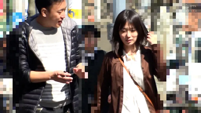 【100円】不倫についてのアンケートに協力してくれた若妻さんは結婚1年目なのにちょっと欲求不満！男の強引な愛撫に拒否しながらも笑いながら喘ぎをもらして受け入れてしまう！？