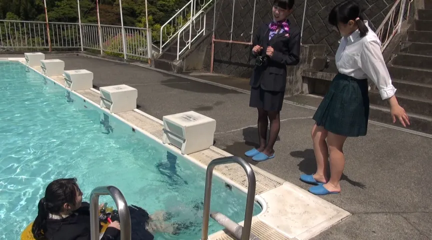 【JK着衣水泳ウェット＆メッシー】乱入者と水泳訓練