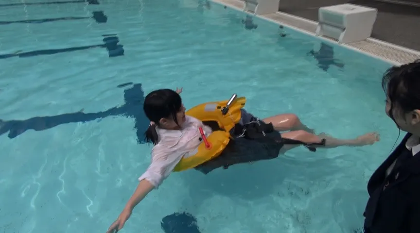 【JK着衣水泳ウェット＆メッシー】乱入者と水泳訓練