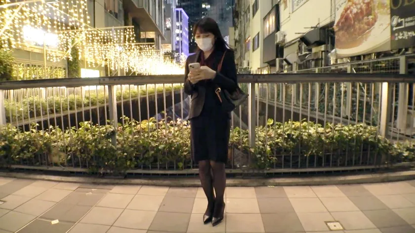 【美澄玲衣】【透明感】【デキる美女】一目でわかる上品なオーラを纏っている銀行員さんが登場！彼女の応募理由が『自信をつけるために来ました♪』撮影に挑戦すれば、ワンランク上に進化できるのではないか！？頑張りますね♪【高レベルボディ】【濃厚3P】美しい曲線美と純白肌にメロメロ～♪濃密3Pで最初から最後までイクイク～♪お口にパイパンとチンポは咥え続ける貪欲さ！エロス覚醒！全力イクイク中イキ連発SEXを見逃すな！