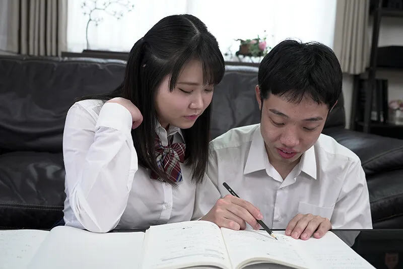 【JK】むっちり爆乳ボディの幼馴染を好き放題に弄ぶ僕の父親を見てしまった… 笹原うらら