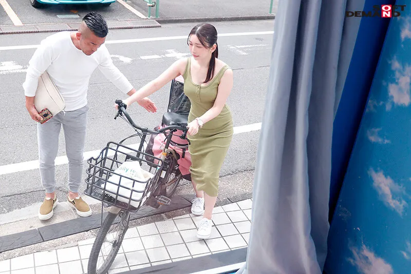 【綾瀬こころ 戸川なみ 他】マジックミラー号 マキシワンピを着ている女性はスキだらけ！？ 20代の人妻に「服着たままで良いので、電マ当てさせてくれませんか！？」と声掛け乗車！着衣越しでもハッキリわかる 乳首！マンスジ！潮シミ！ 無防備な若妻は初めてのクイックマッサージ体験で潮をまき散らしながらイキまくり！