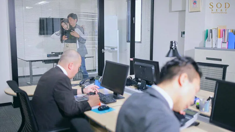 俺しか知らないカノジョの変態な素顔。社内で美人と評判のKサンと秘密のオフィスラブ。高嶺の花で近寄りづらいと思われてるけど、実は求められたらいつでもどこでもエロいリクエストに応えてくれるドMカノジョです。 神木麗