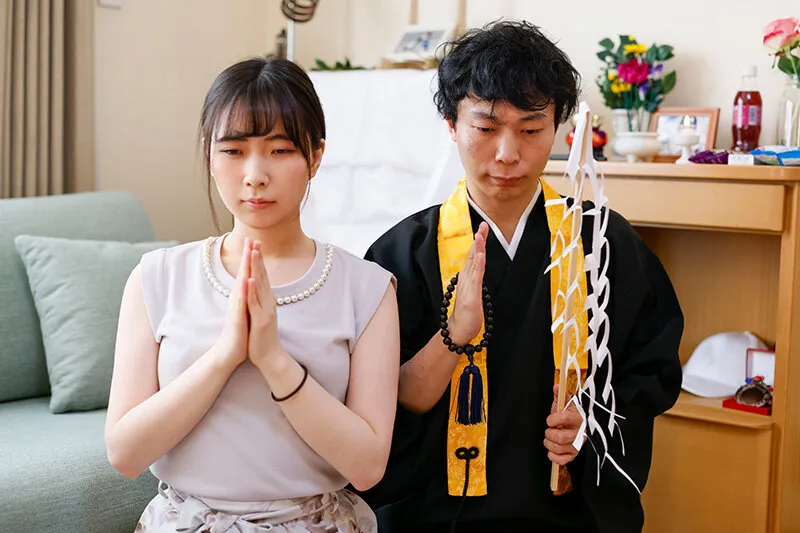 【乃木蛍 乃南ゆい】童貞のまま亡くなった息子さん成仏させたい母親からの依頼！ お子さんの霊をAV男優に憑依させて筆下ろしセックスしてあげよう！