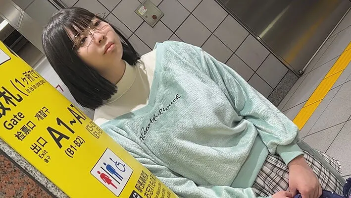 【JKレイプ】つきまとい02 ～地味な子の制服姿・自宅・私服姿を何日も盗撮記録～