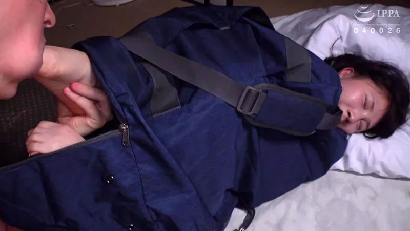 【父×JSロリ 虐待・イラマチオ・近親相姦中出しレイプ動画流出】カバンの穴【140cm】片親ボストンバッグ娘 由良かな【エスパー伊東】