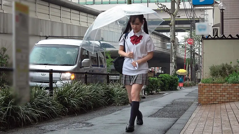 【工藤ララ 他】【JKレイプ】雨が降りしきる日、音が消される為レイパーが犯行に及ぶ