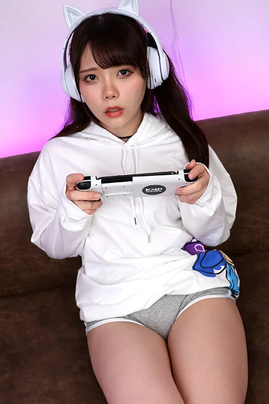 【美澄玲衣】【VR】ゲームガチ勢カノジョ。普段はフェラチオでさえ積みゲーだったのに…ゲーム中だと生ハメですら余裕だった件