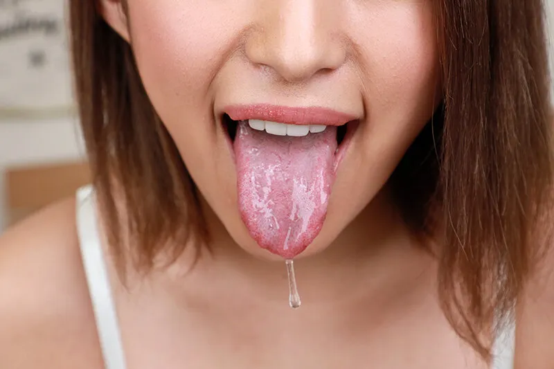 【工藤ララ 佐伯由美香 新村あかり 他】【VR】生暖かい唾液で思わずトロけそう！！涎まみれの顔舐め天国466分