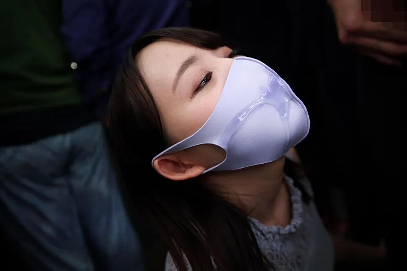 【日向ゆら】マスク越しのキスは最高の前戯！美淑女に満員状態で息がかかるほど密着したらベロキスを求められヤられた ベロチュウ好き女子大生