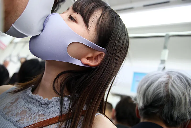 【日向ゆら】マスク越しのキスは最高の前戯！美淑女に満員状態で息がかかるほど密着したらベロキスを求められヤられた ベロチュウ好き女子大生