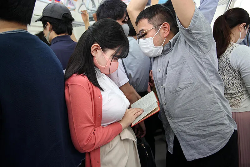 【吉根ゆりあ】マスク越しのキスは最高の前戯！美淑女に満員状態で息がかかるほど密着したらベロキスを求められヤられた 無自覚に誘惑する爆乳OL