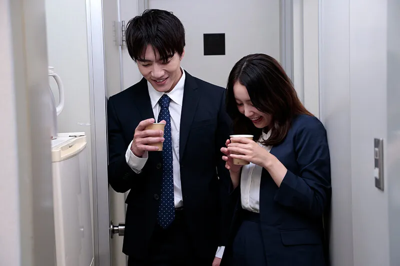 【成宮仁×美咲かんな】オフィスでも野獣