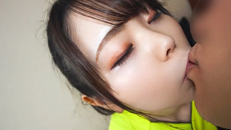 【織衣いとか】素人女子大生【限定】いとかちゃん22歳 某野球場でビールの売り子のバイトをしている激カワ女子大生！！バイト中のユニフォーム姿でSEXする過激ガールに中出し！！