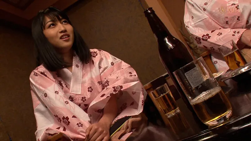 【100円】旅先で出会った2組の夫婦、呑んで夫婦生活を赤裸々に語り欲求不満を爆発させる若妻が快楽に堕ち！