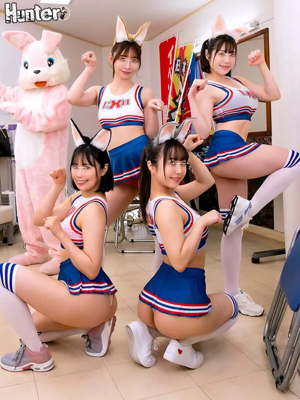 【角名つむぎ Nia 深月めい 目黒ひな実】着ぐるみバイトはエッロいチアガールと楽屋が一緒！しかもカワイイ着ぐるみで油断したのか目の前で生着替え！脱ぐのを忘れてガン見でフル勃起！