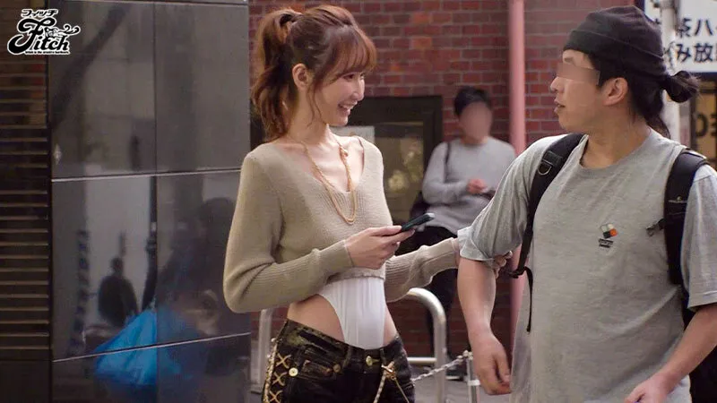 えっ？こんな場所で！？美ボディを露出する逆ナンパ痴女のM男くん狩り強制射精 天川そら