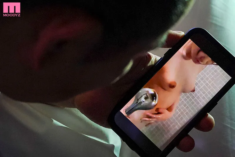 【JK】妻が帰省した3日間上向き乳首に育ったスレンダー連れ子を一生分ヤリ貯めした。 小栗みゆ