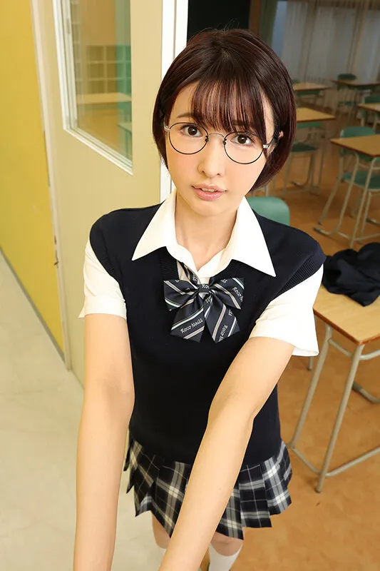 【東城ゆい】【JK】【VR】【8K VR】真面目で大人しめな眼鏡女子ほど、実はクラスの男子でオナニーしているエロ偏差値も高学歴女子だった！ ゆい
