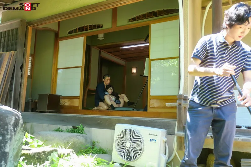 【JK】画家である父にヌードモデルをさせられて10年… 今、口に性器をねじ込まれ黙々と絵を描かれています。 桃井ひかる