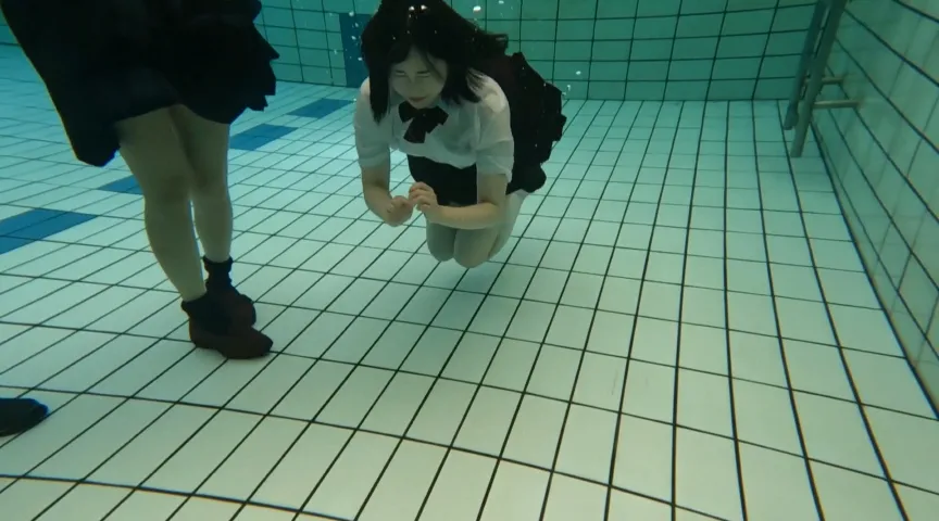 【JK着衣水泳】新入生自主的水泳授業【ウェット＆メッシー】