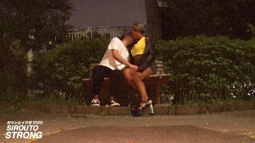 【NATSUKA】【金髪×黒ギャル×ハメ潮】余分な前説、ヌルい前戯、一切無し！！イキなりフルスロットルで、黒ギャル日サロ店員をイカせまくるッ！！！「中学生の初体験が3Pだった」と語る乱交サラブレッドが登場！！筋トレで鍛えた美尻を痙攣させて無限にイキまくる！！！ハメ潮吹きまくり衝撃7Pセックス60分一本勝負が観れるのは「シロウト・ストロング」だけ！！！