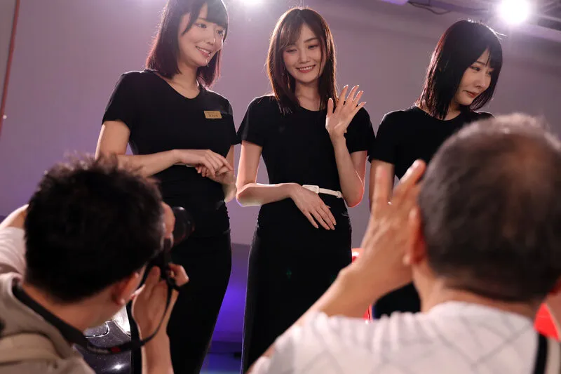 【本田もも 宇佐美みおん 安西天】【透明バニーガール（耳なし）】洗脳ドリル モーターショーキャンペンガール編 俺を見下した小娘達には中出し再教育が必要なんだよ…