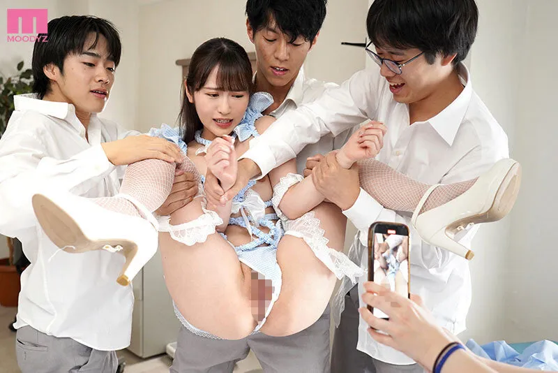 【JKレイプ】僕の学校でみんなのアイドルだった片思いの女の子が転校先のクラスで来る日も来る日も 卑猥コスプレを着せられていじめられて性処理エッチ当番をさせられてるなんて… 小野六花