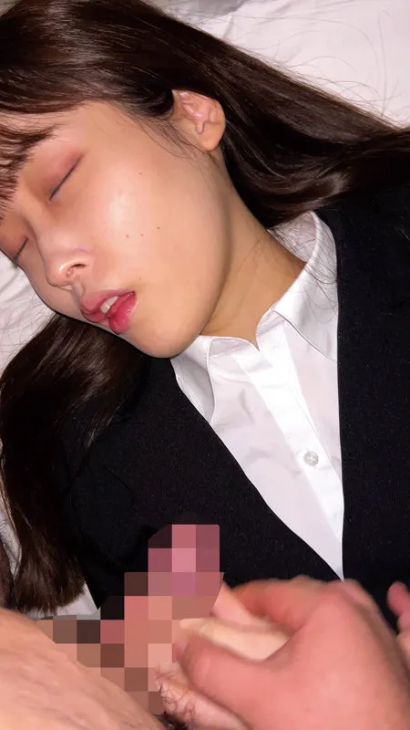 【天然美月】J大学リクスー女子大生M【現役JD就活生 中出し昏睡レイプ動画流出】