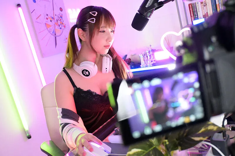 【夢川りあ】【VR】【8K VR】推しの配信者に課金してたらまさかのDMが！欲しがり配信者りあちゃんとのオフパコパパ活一部始終