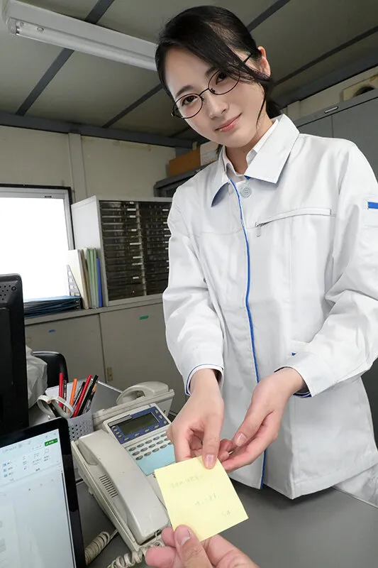 【今井えみ】【VR】【8K VR】万年作業服の地味で真面目な後輩はセックスレスの僕の性欲を処理する都合の良い女 建設会社事務職 えみ23歳