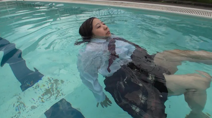 【JK着衣水泳】先輩からの告白？