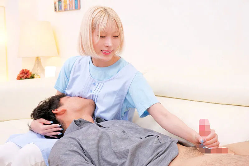 かわいい巨乳保育士さんが裸エプロン1枚で童貞君の筆下ろし！ エプロンからぷるんとハミ出すおっぱい授乳手コキで童貞君も保母さんもムラムラ！母性とマン汁が溢れるお股にヌプっと生挿入！ りこ先生