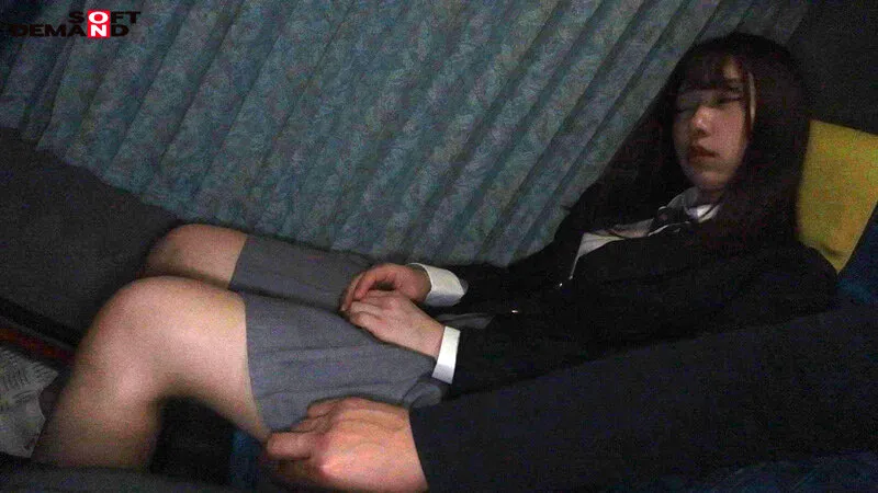 【市井結夏 さつき芽衣 藤田こずえ】【JKレイプ】大学受験のため地方から夜行バスで上京してくる女子校生は痴●されても声を出せない。泣く泣く我慢し寝たフリして声を押し殺し涙目でイキまくる