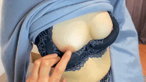 個撮）細身、ピンク乳首、本物美人登場♡「彼氏が構ってくれずプチしてます。」火照る子宮かき回されチンポしごく変態OL　敏感クリ連打に愛液とまりません♡（素人）