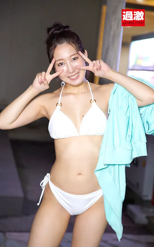 【咲野瑞希 都月るいさ るるちゃ。 和久井美兎】潮吹きマジックミラー号 水着ギャルが初めての潮吹きで連続イキ！オイルマッサージで勝手に指入れされて感じまくる押しに弱いギャルは中出しも断れない！？2