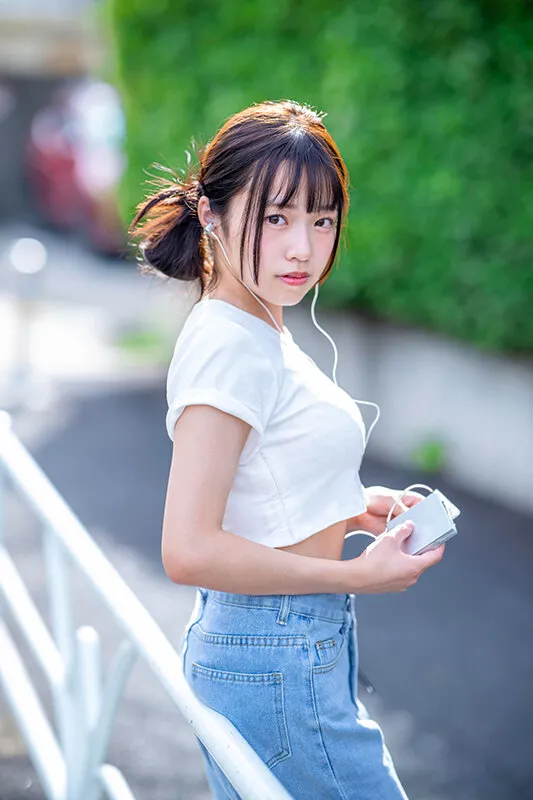 19才のきらめき 童顔Gカップ巨乳が眩しい現役女子大生 葵ななせ AV DEBUT【圧倒的4K映像でヌク！】
