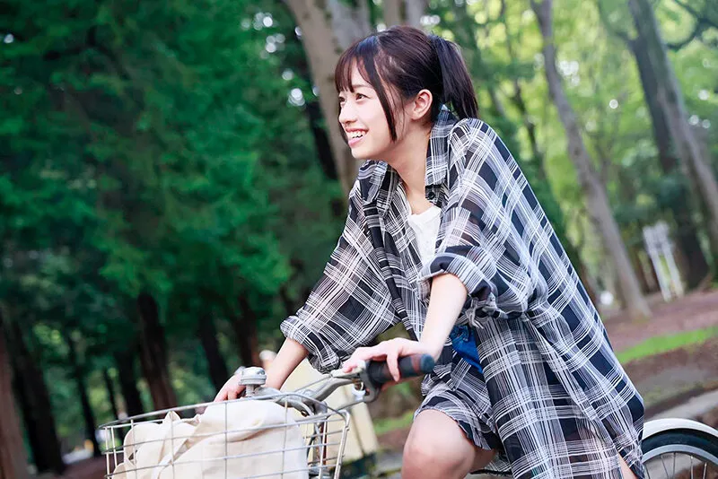 19才のきらめき 童顔Gカップ巨乳が眩しい現役女子大生 葵ななせ AV DEBUT【圧倒的4K映像でヌク！】