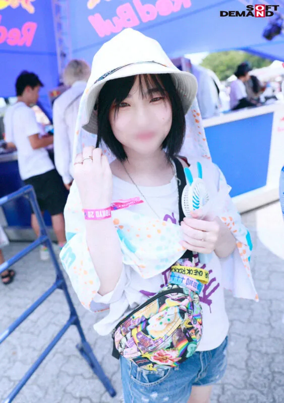 【有馬美玖 鳳カレン 姫野らん 他】夏フェス女の子可愛すぎる。【テントまで持ち込めた2名とセックスまでイケた3名収録】