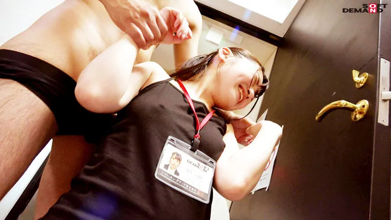 【菜月ひかる】まさか仕事中に階段で全裸性交するなんて入社時は思ってなかったでしょうね。 SOD女子社員 ハダカになるより恥ずかしい！脱ぎキャンBOX野球拳 営業部 新卒2年目 蒲生司紗