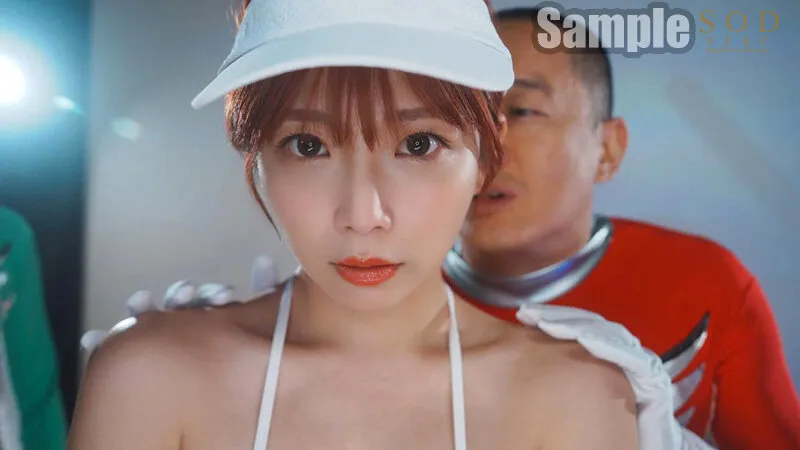 ヒーローショーの司会進行をしている元気で明るいお姉さんのお仕事は、楽屋裏で性欲処理として中出し輪姦される事も含まれています。 紗倉まな