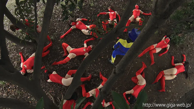 【宇流木さらら 志恩まこ 餅田ササピリカ 他】女戦闘員スカーレットパンサー ～女盗集団の散華～