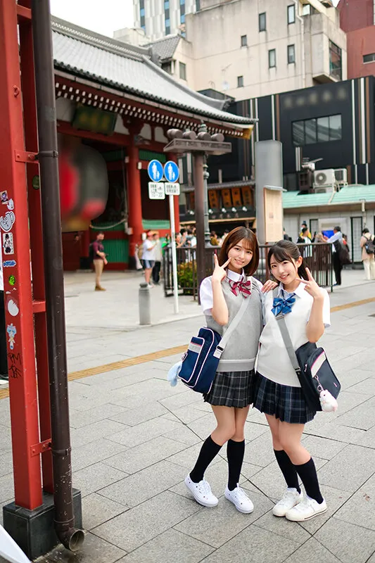 【倉本すみれ 皆月ひかる】【JK】たんぽぽ☆プレゼンツ！ド田舎から東京に修学旅行で来ていたイケてる女子校生とパコパコする物語 すみれ＆ひかる編