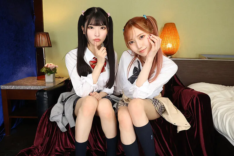 【胡桃さくら 斎藤あみり】【JK】【VR】【8K VR】W最強顔面コンビ！！おじさん大好き美人J○にレズキスを見せつけられ何度も中出しさせられた僕。 さくら・あみり