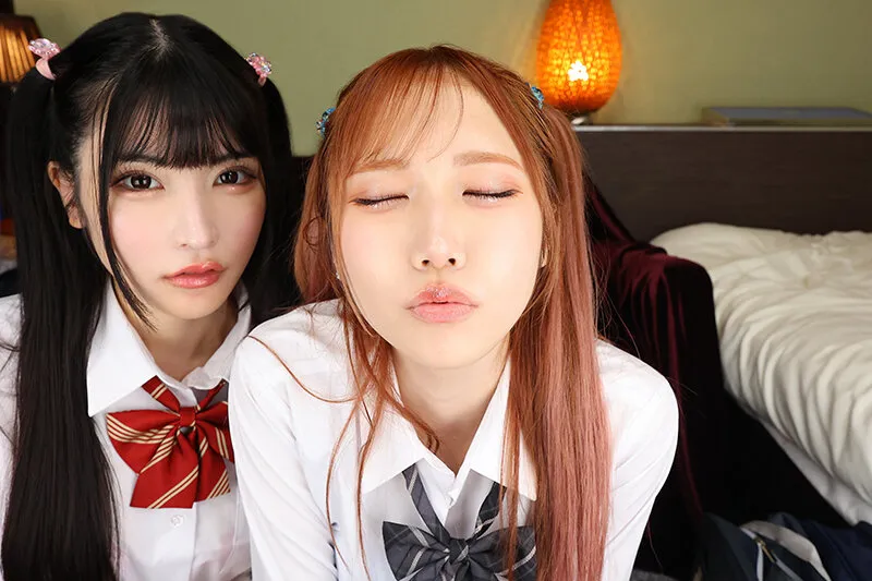 【胡桃さくら 斎藤あみり】【JK】【VR】【8K VR】W最強顔面コンビ！！おじさん大好き美人J○にレズキスを見せつけられ何度も中出しさせられた僕。 さくら・あみり