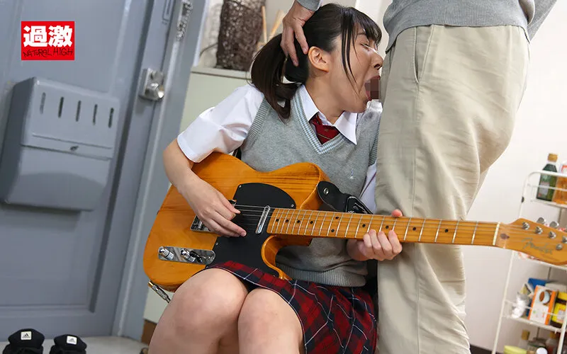 【皆月ひかる】【ロリJKレイプ】同じマンションに住む小さい女の子に媚薬を塗り込んだチ○ポで即イラマ。結果、ねば～っと糸引くえずき汁まみれのイキ顔で淫乱化。8 ギターの練習に励む女の子