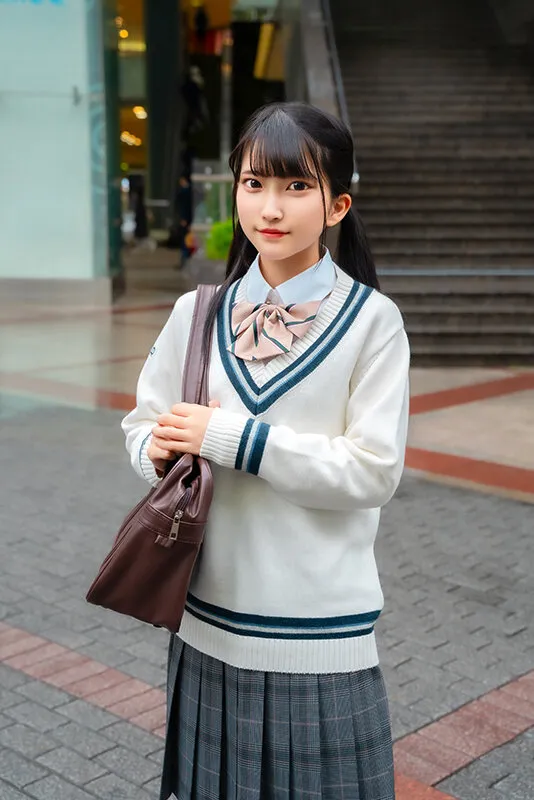 【伊織ひなの】【JK】【アフスク☆セックス】真面目系なルックスがかわいいひなのちゃん1☆歳！友達に嘘をついてまで男に会う性的好奇心激強ガール！！小さな体を使って積極的にチ○コを味わう制服ガールに限界突破中出し！！