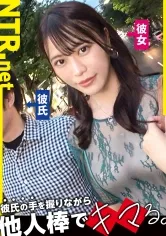 【朝日芹奈】【彼女にAV出演強要】＜高飛車女をデカマラでNTRand理解(わか)らせる＞今回寝盗る女は彼氏をATM扱いするトンデモ彼女。彼氏が甘やかしてくれるからと彼のお金を自分の金の様に豪遊。たまには彼の言う事も聞いてほしい。と言う事で彼が出演しないなら別れる勢いでお願いし、渋々出演する事に…。最初はやる気ゼロでさらには男優を見て鼻で笑う悪態ぶりだったが…いざデカマラを挿入すると態度はいっぺんし、おま●こを洪水にし痙攣する始末で…