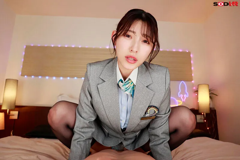 【森沢かな】【スチュワーデス】【VR】【8K】CA×機長相部屋VR ステイ先のホテルで年上CAに無邪気にチ●ポを操縦されちゃった機長のボク